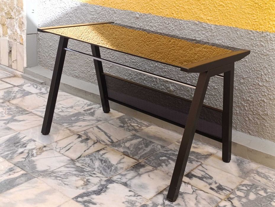 Secretária com tampo de vidro