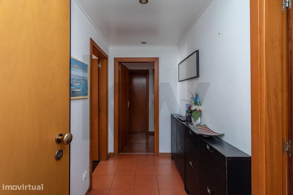 T3 com Varanda e Excelente Luminosidade | Amadora