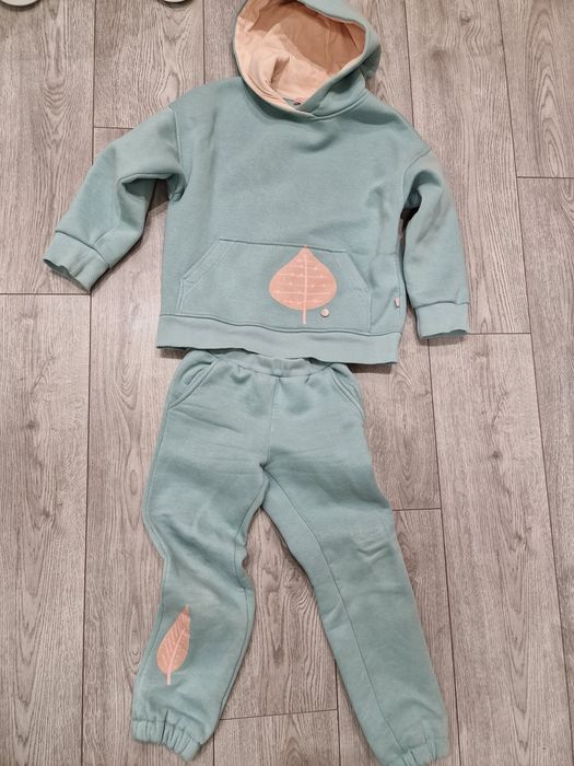 Теплый костюм на девочку