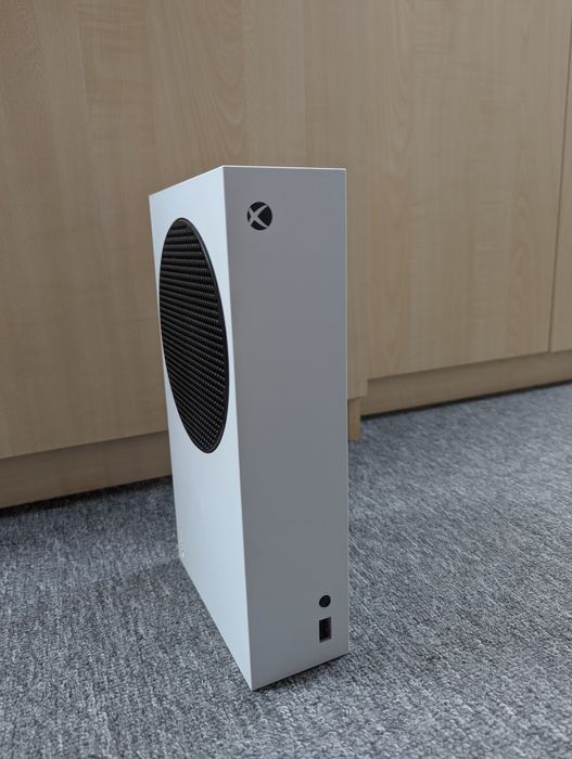 XBOX SERIES S 512GB + 2 pady