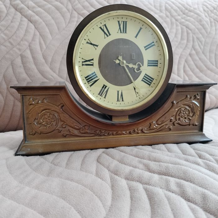 Настільний годинник "Весна", СРСР