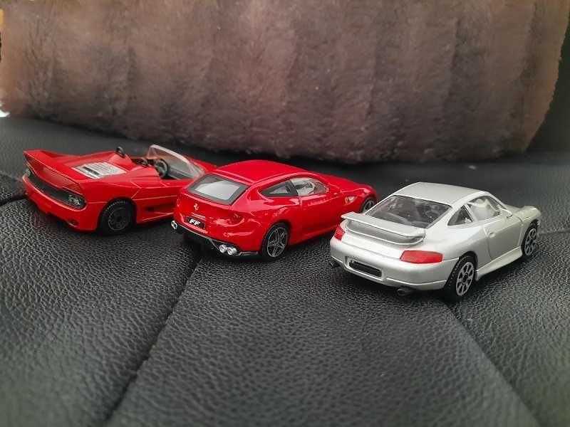 Miniaturas Ferrari e Porsche à escala 1/43