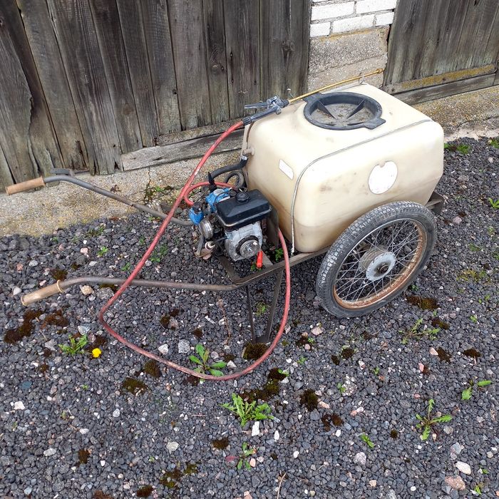 Opryskiwacz pilmet spalinowy