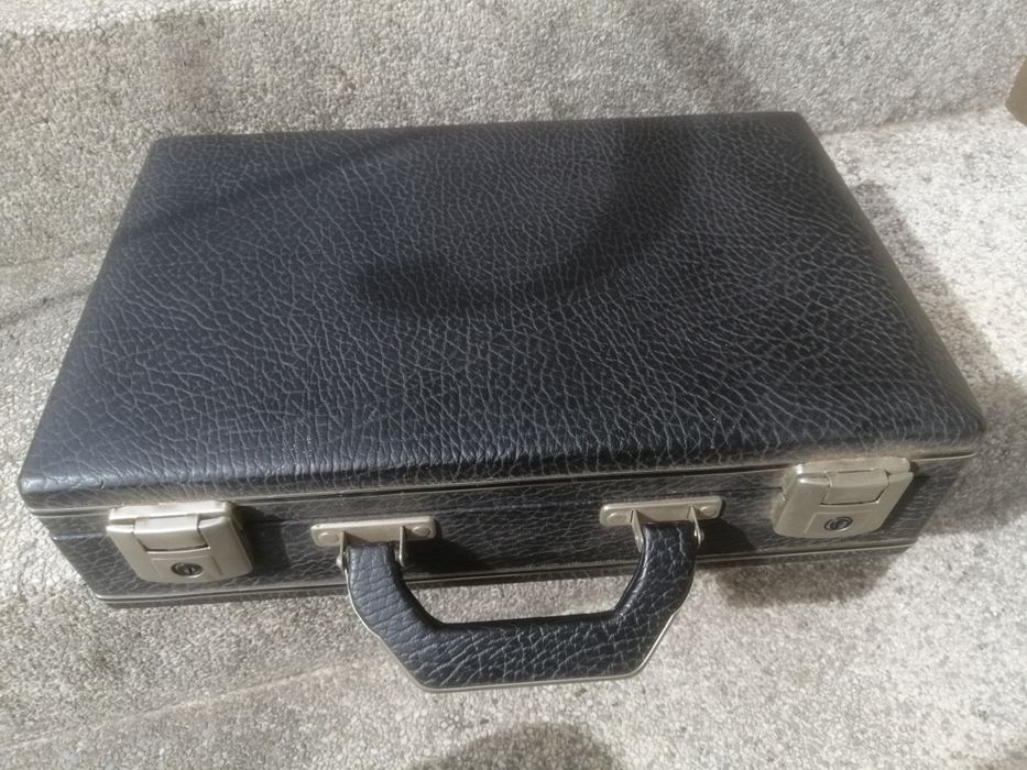 Mala de sistema electroterapêutico muito antiga