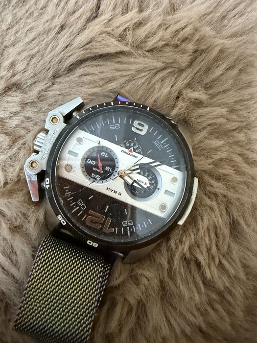 Продам часы diesel