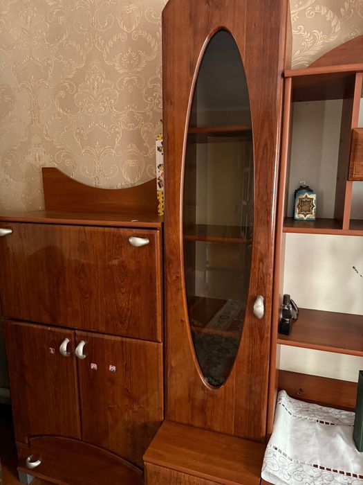 Продам меблеву стінку для вітальні / спальні, гарний стан