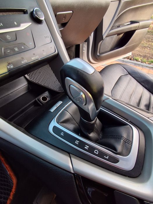 Ford fusion 2013 год.