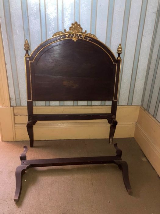 Cama clássica antiga