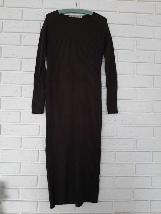 Sukienka dzianinowa prążki Zara