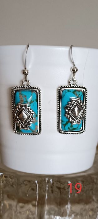 Brincos novos variados