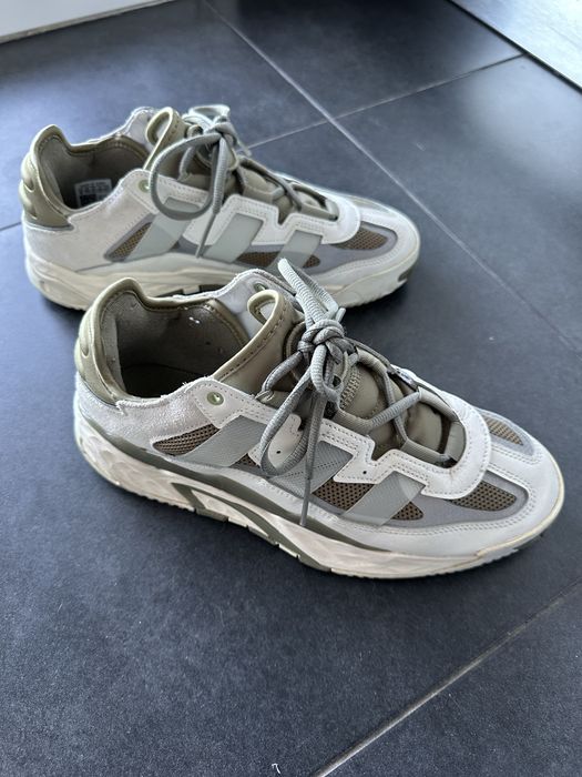Adidas Niteball, em bege e verde, tamanho 41 1/3, em ótimo estado