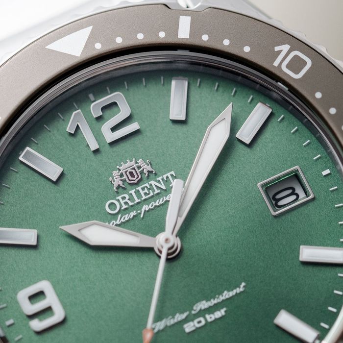 Orient Kamasu SOLAR RA-WJ0001E (39.9 mm) 200 m. WR, safira