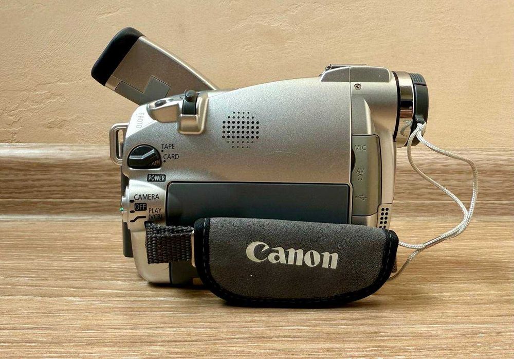 Відеокамера Canon DM-MV650i