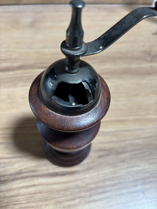 Młynek do pieprzu .