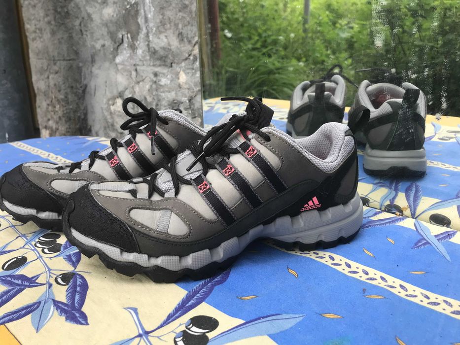 Трекінгові  кросівки ADIDAS розмір 38  устілка 23.5см до загину устілки НОВІ