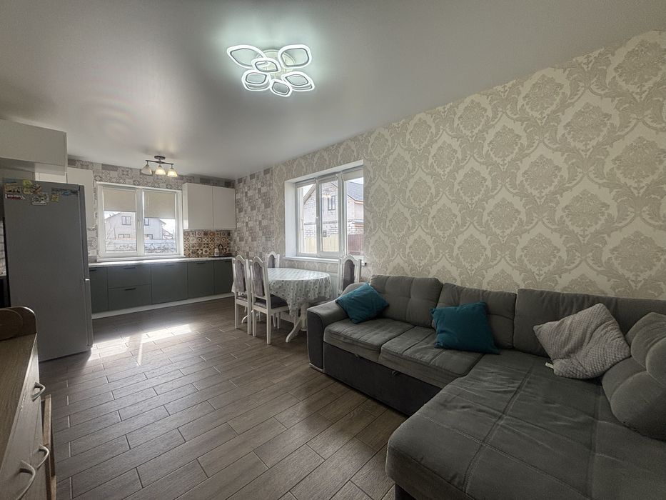 Продам житловий будинок з ремонтом та підвалом від власника