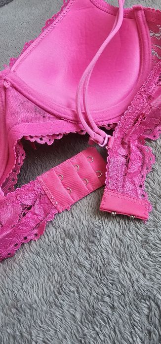 Nowy biustonosz w kolorze fuksji 80 C