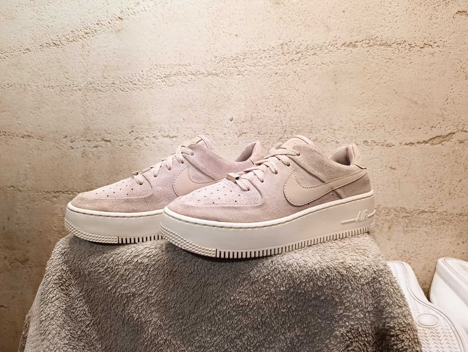 Damskie sneakersy NIKE AIR FORCE 1 SAGE LOW r.40 skóra st.bardzo dobry