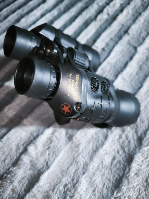 Binóculos militares