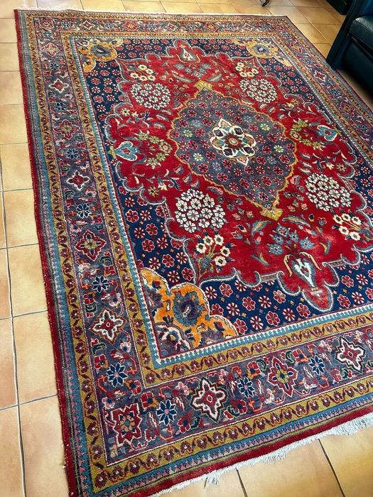 Tapete persa tradicional tecido à mão