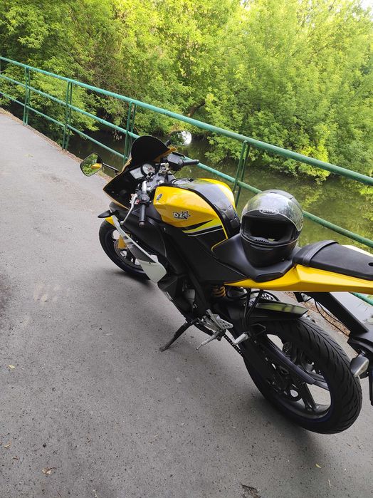 Motocykl yamaha yzf r125