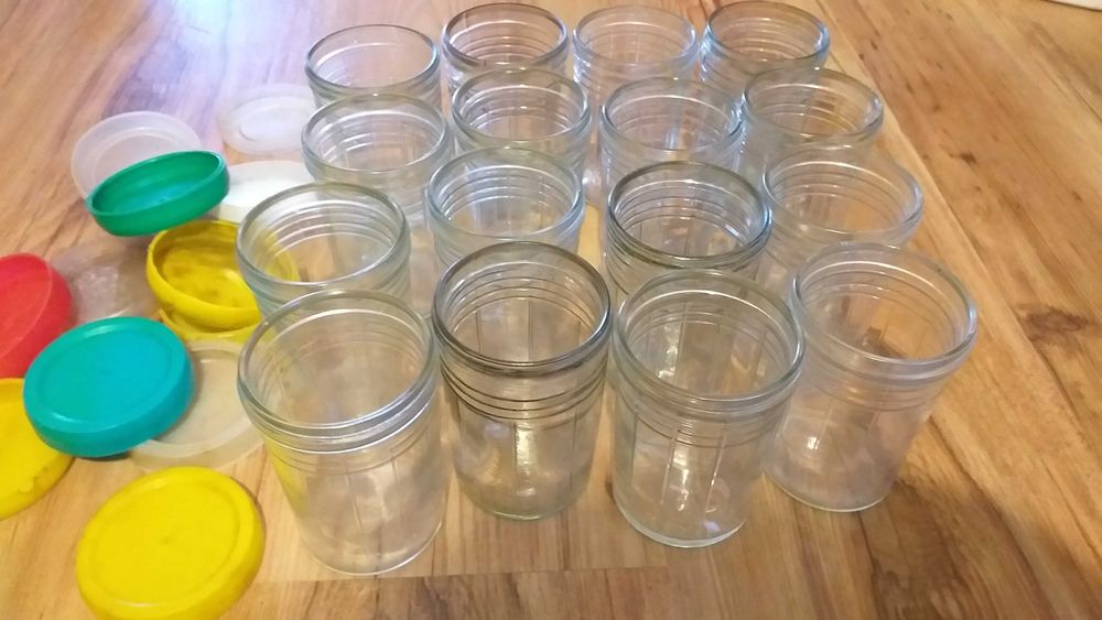 Stare szklanki musztardówki