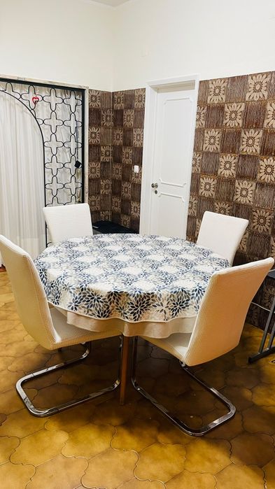Mesa redonda mais 4 cadeiras para sala ou cozinha