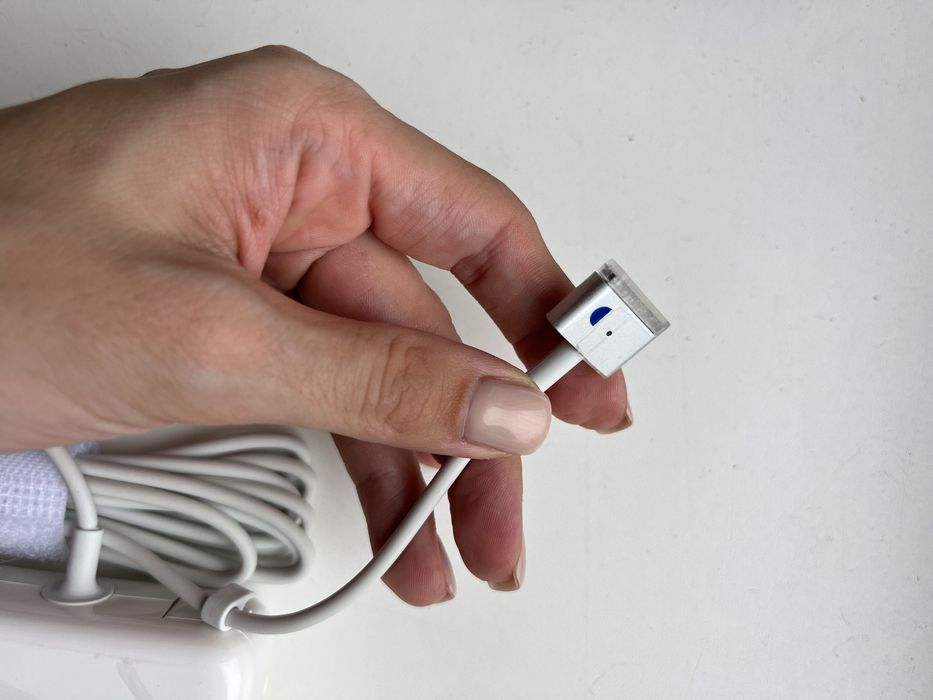зарядний пристрій до ноутбука Apple