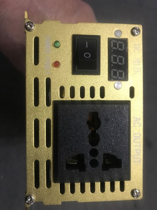 Жовтий інвертор 3000W з 12V на 220V