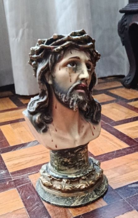 Busto  antigo do Santo Cristo de Limpeas