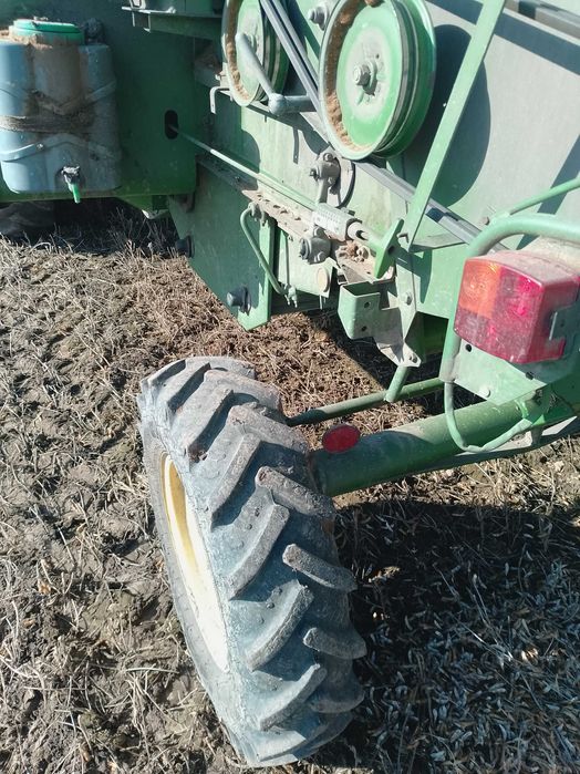 Комбайн Джон ДІР 1042