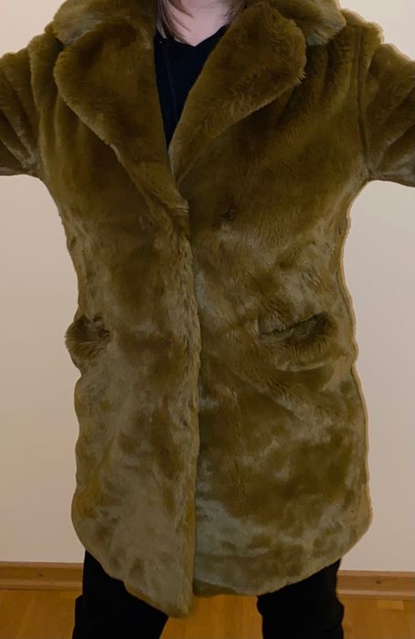 Шубка гірчичного кольору