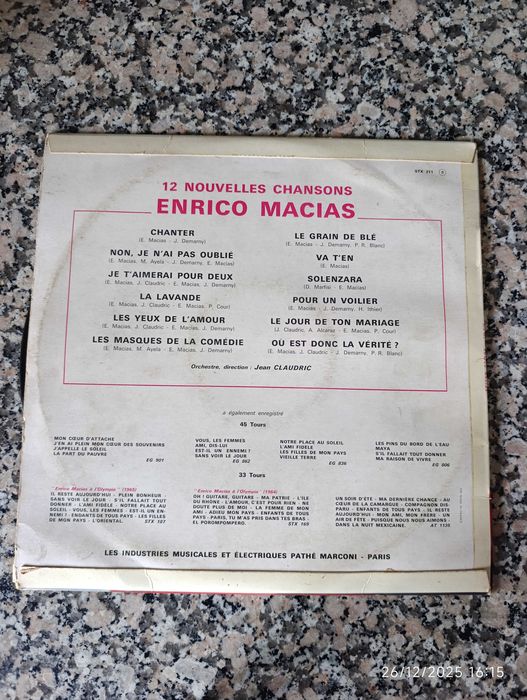 Vários discos de vinil de 33 tours