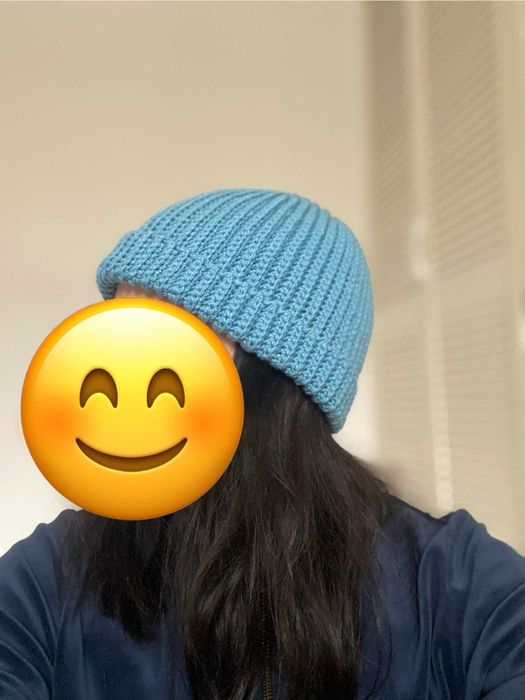 Niebieska uniseksowa czapka z akrylu – handmade