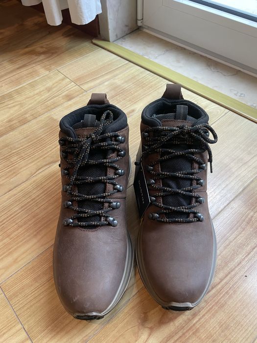 Botas Dustin (tamanho 42)