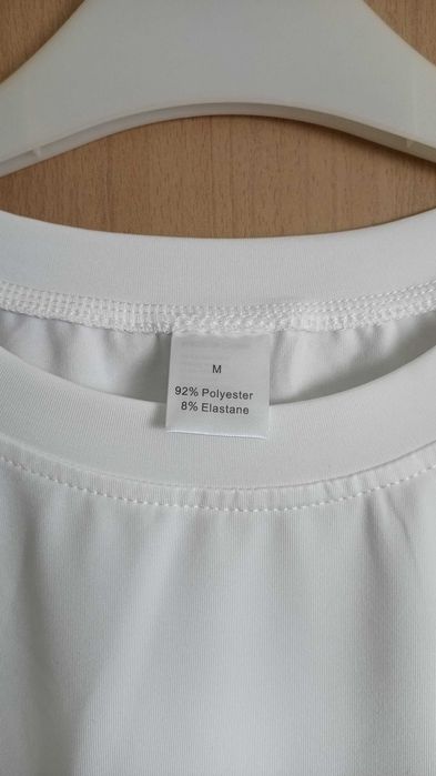 T-shirt krótsza niż standardowe