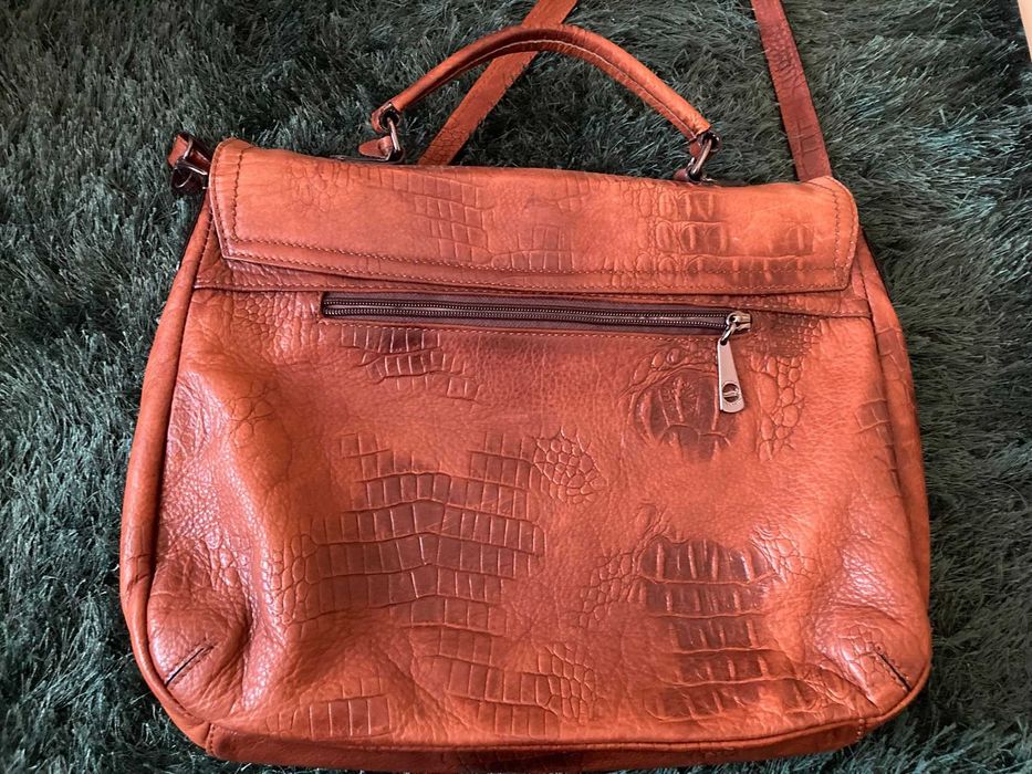 Bolsa/mala/carteira castanha em pele (tb cabe portátil)