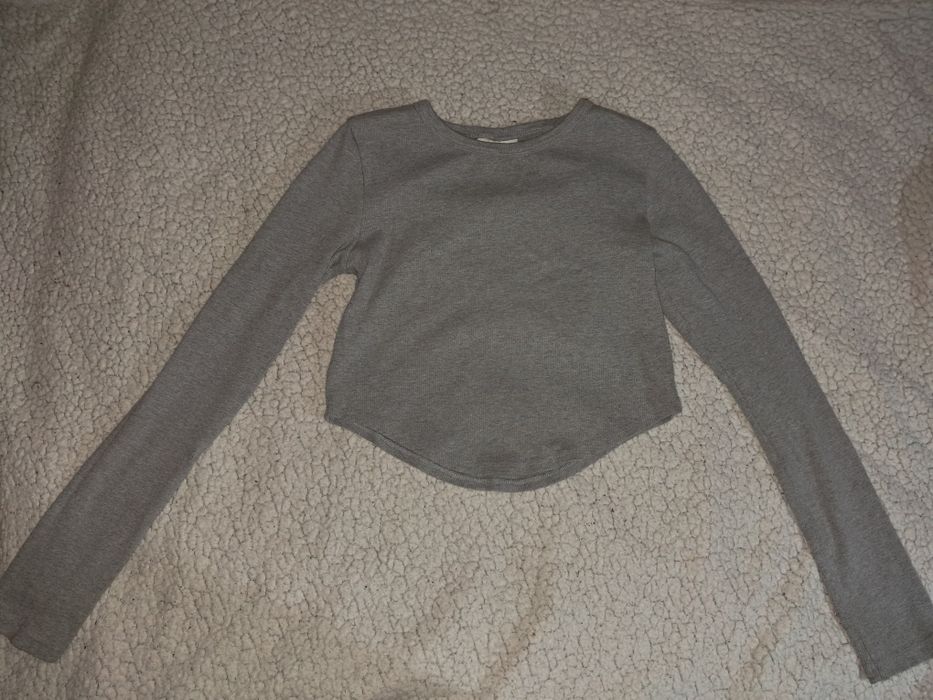 Jasnoszara bluzka z długim rękawem