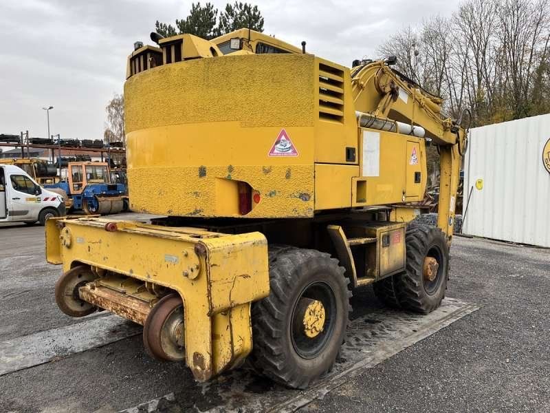 Escavadeira Rodoferroviária CASE 788-PRR