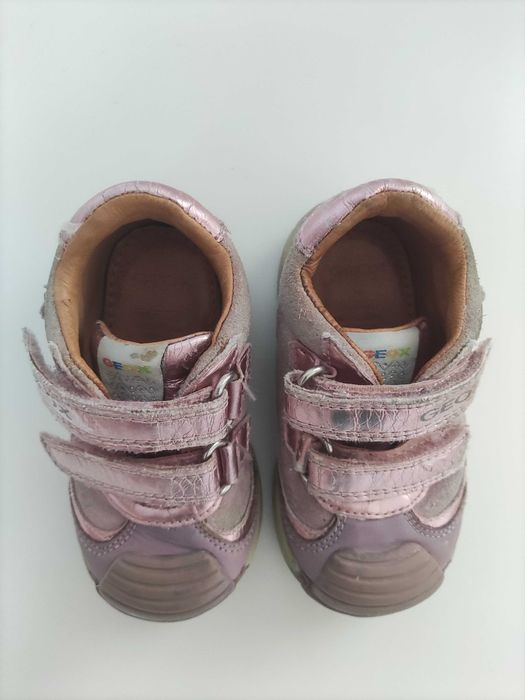 Sapatilhas e sapatos criança