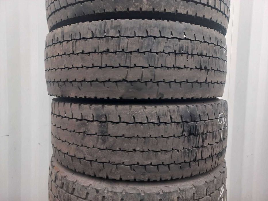 Шина 215/75R17.5 з Европи (остаток від 10 мм) 20 роки