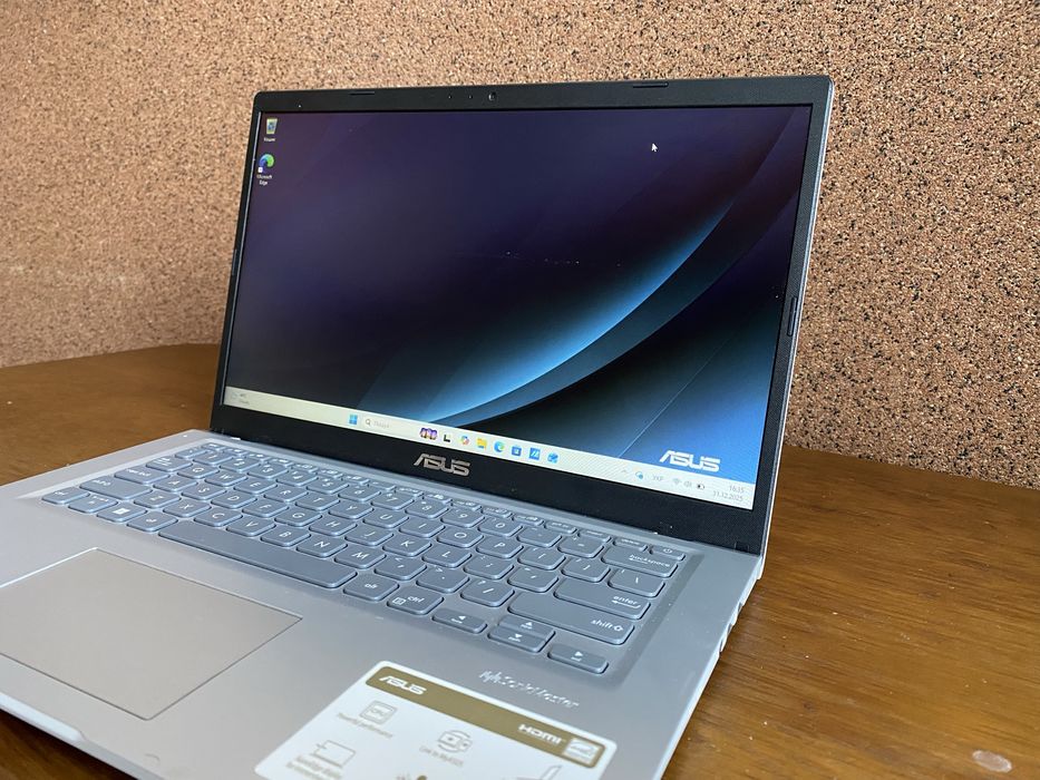 ASUS Vivobook 14". Win 11 Intel Core i3-11 Gen. 128GB SSD. 8GB RAM