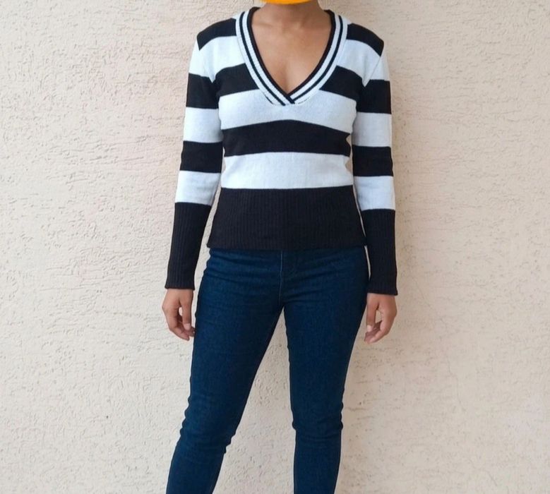 Camisola às riscas capuz