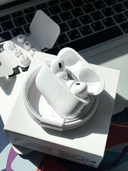 Apple AirPods pro 2 з шумопогленанням