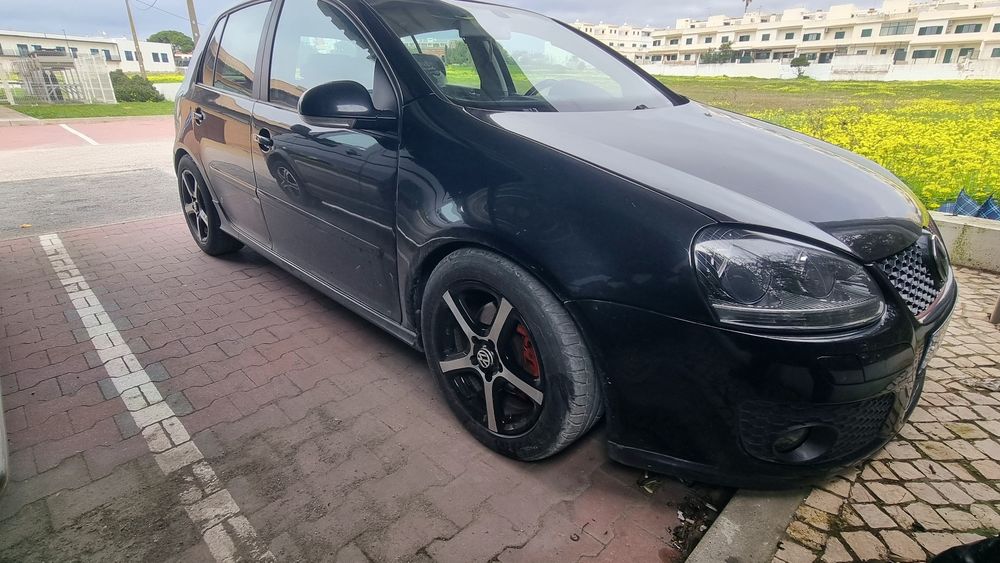 Volkswagen Golf 5  em bom estado