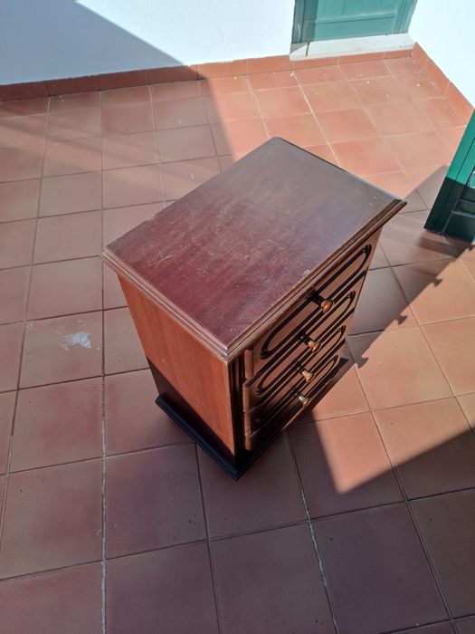 Mesa de cabeceira antiga