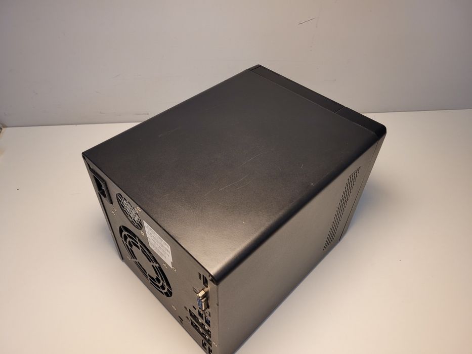 Serwer Plików NAS Fujitsu Celvin Q802 - Jak nowy, Energooszczędny