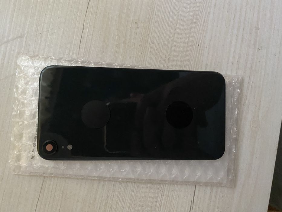 Задняя крышка корпуса на iPhone xr