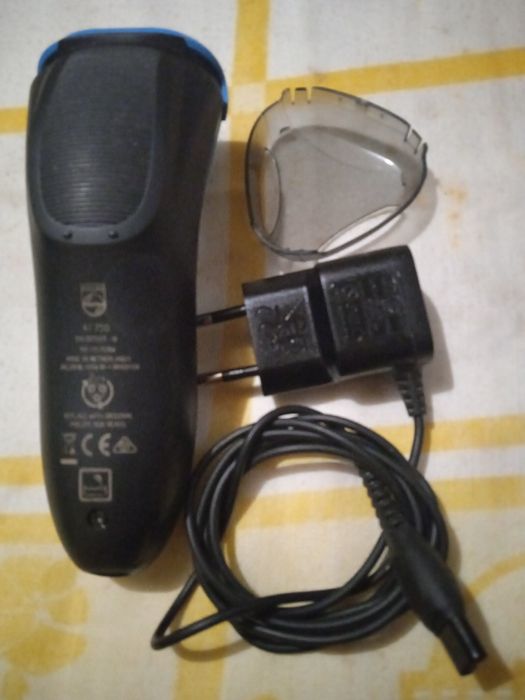 Máquina de barbear Philips AquaToutch Wet & Dry