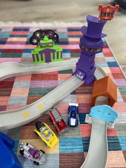 Psi Patrol uratuj miasto 4 auta